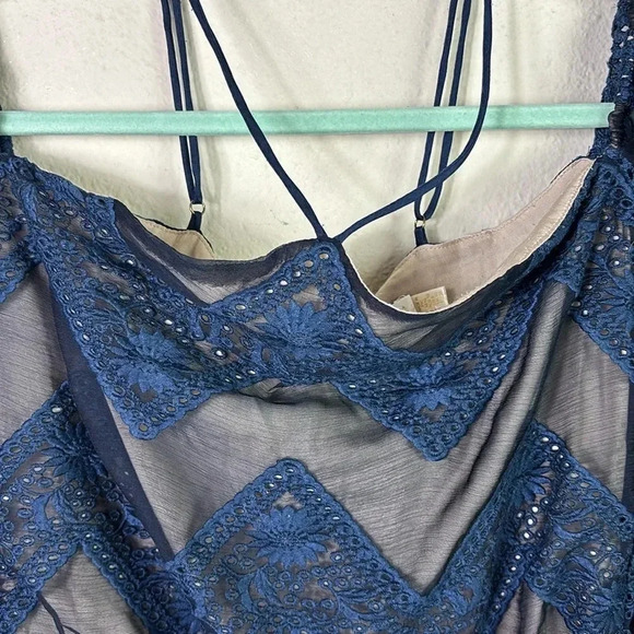 Winona Australia Cold Shoulder Mini Lace dress sheer bell sleeves in blue size 6 - Picture 8 of 11